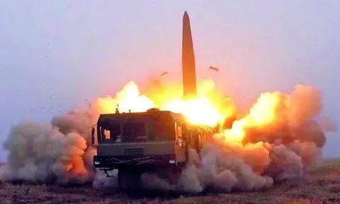 Clip: Nga phóng tên lửa Iskander-M khiến trại lính Ukraine tan hoang