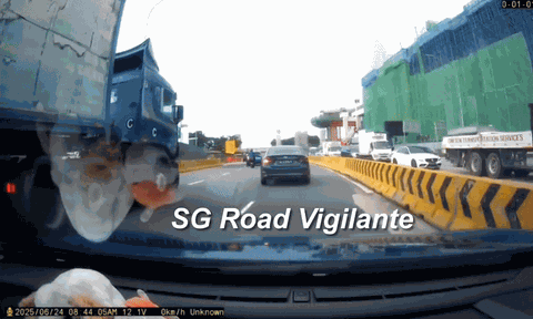 Clip: Xe tải đổi làn bất ngờ, gây tai nạn liên hoàn trên cao tốc