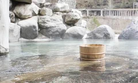 Tắm suối nước nóng về, bé gái 5 tuổi hôn mê sâu vì nhiễm ký sinh trùng ăn não nguy hiểm