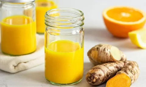 Nhiều người tin uống nước chanh pha nghệ buổi sáng tốt cho thận, nhưng sự thật có đúng như lời đồn?