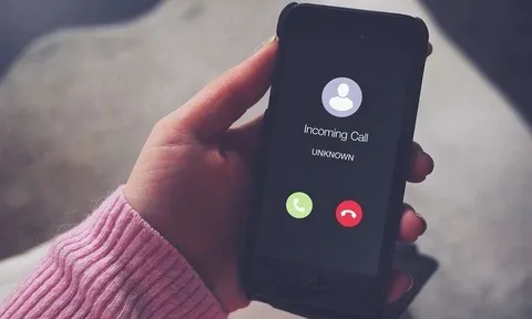 Chỉ một cú điện thoại, bà cụ mất trắng hơn 70 triệu vì tin nhầm “cháu trai”