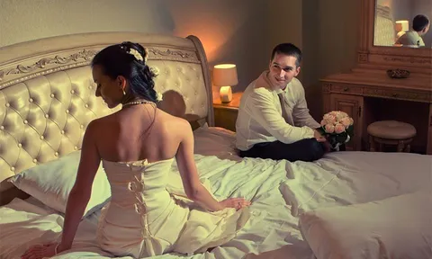 Ngỡ là chuyện nhỏ, nhưng câu nói đêm tân hôn của mẹ chồng lại khiến tôi bật khóc