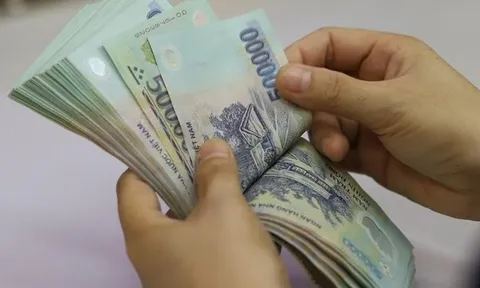 Tăng phụ cấp phục vụ lên tới 2,7 triệu đồng: Ai là người được thụ hưởng?