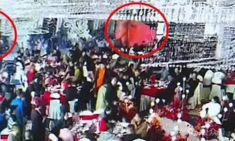 Đám cưới trong mơ hóa ác mộng vì “video nóng” phát nhầm trên màn hình, hai họ đỏ mặt giữa lễ đường