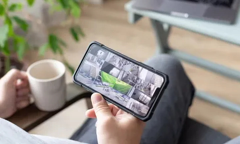 Bật camera xem con, vợ chồng tá hoả khi nghe thấy giọng người cũ vang lên