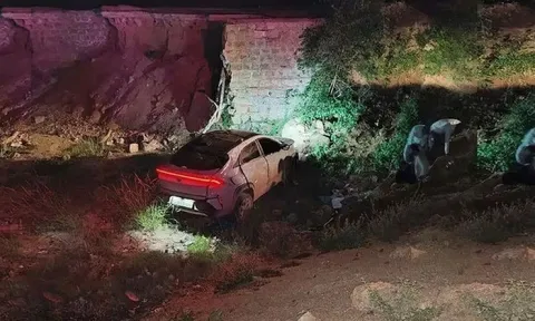 Nghe Google Maps chỉ đường, cả xe "đi vào lòng đất" theo đúng nghĩa đen