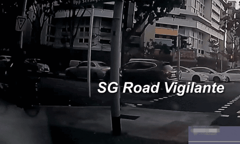 Clip: Tài xế cán qua người đi đường rồi bỏ chạy, nhưng điều xảy ra sau đó mới gây choáng váng