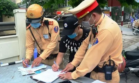 Chú ý: Lỗi vi phạm giao thông phổ biến khiến người đi xe máy bị tước bằng lái, phạt tiền triệu