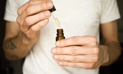 “Huyết thanh sự thật” khiến đồng nghiệp nôn ói, kẻ dùng thuốc lãnh hậu quả