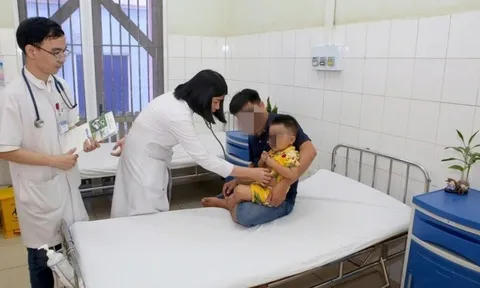 Huế: Tưởng không qua khỏi, bé trai 2 tuổi hồi phục kỳ diệu sau khi rơi xuống hồ cá Koi