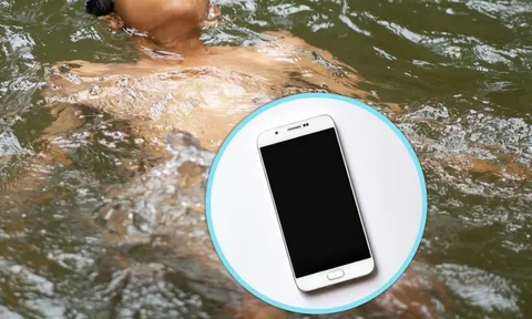 Say rượu, nam thanh niên liều mình lao xuống biển để "cứu" điện thoại bị rơi, trôi nổi suốt 4 giờ đồng hồ và cái kết khiến ai cũng sửng sốt