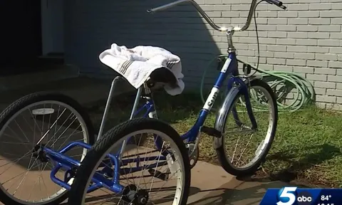 Tai nạn khủng khiếp từ món đồ chơi quen thuộc bé trai vĩnh viễn mất đi ngón tay, bà nội nghẹn ngào kêu gọi các gia đình cảnh giác