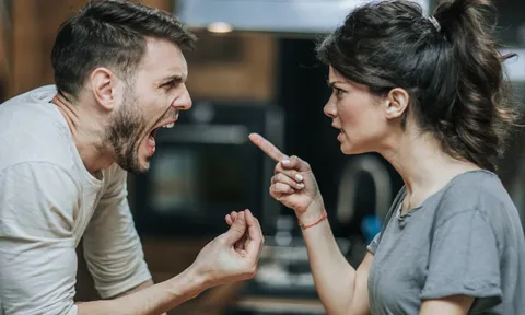 Bạn trai từng phản bội còn cầu xin “đừng chia tay, cứ đánh anh đi”, cô gái không thể kiềm chế và cái kết khiến ai nghe cũng rùng mình