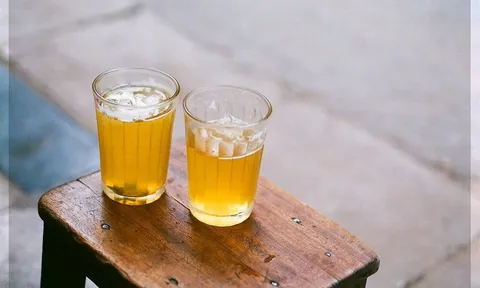 Trà đá vỉa hè: Thức uống quốc dân của mùa hè, nhưng cũng có thể là “kẻ thù giấu mặt” của sức khỏe