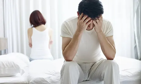 Phát hiện vợ mang thai con hàng xóm, người chồng nổi điên vác dao truy sát tình địch giữa đêm