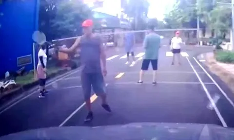 Trận đánh cầu lông "trị giá" 225.000 đồng vì cố chiếm lòng đường, 3 người đàn ông "ngông cuồng" là ai?