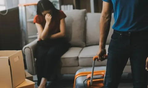 Người yêu đi du lịch cùng nhóm bạn, còn tôi bị gạt ra ngoài mà không hề hay biết