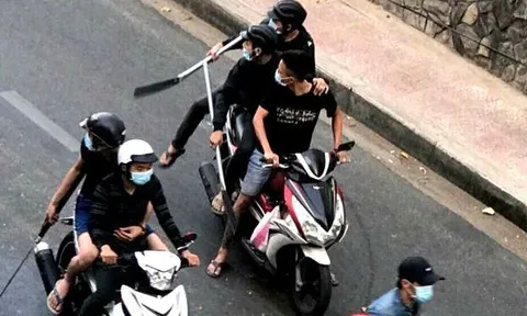 Hai nhóm thanh niên rủ nhau đi tìm "Na Tra", gây náo loạn trong đêm, vô cớ chặn đánh người đi đường ở Hà Nội