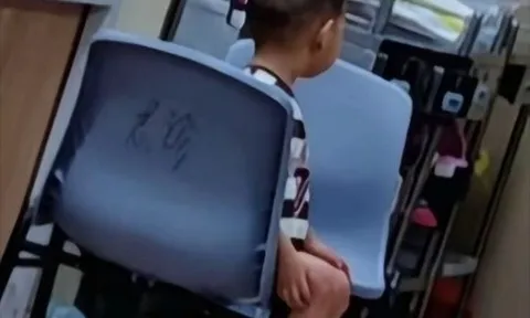 Người mẹ đơn thân bất ngờ qua đời, bé trai 2 tuổi ở cạnh thi thể mẹ nhiều ngày khiến ai cũng xót xa