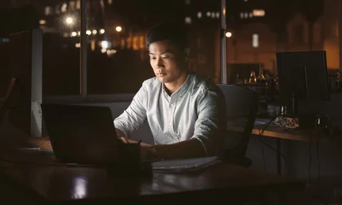 Làm thêm đến nửa đêm vẫn chưa chắc đã có lương, công ty Trung Quốc tung "bảng vàng" tôn vinh nhân viên "tận tụy" khiến dân mạng phẫn nộ