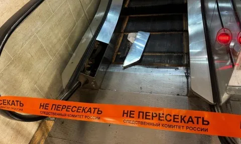 Bé trai 2 tuổi bị thang cuốn cuốn đứt tay ngay trong trung tâm thương mại, bác sĩ lắc đầu bó tay