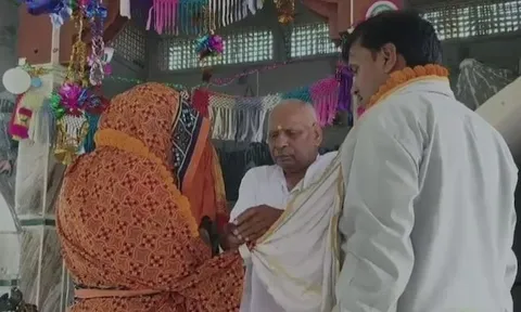 Phát hiện vợ ngoại tình sau 25 năm chung sống, người chồng Ấn Độ gây sốc khi đích thân gả vợ cho tình nhân lâu năm