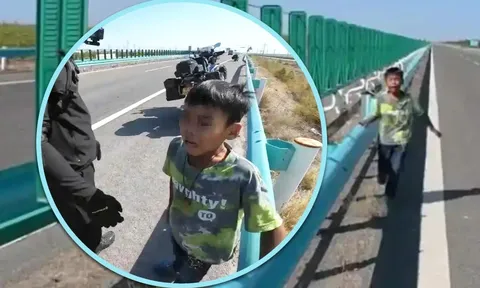 Cậu bé 7 tuổi bị bố bắt xuống xe giữa quốc lộ, đứng khóc vẫy xe xin đi nhờ khiến ai cũng phẫn nộ