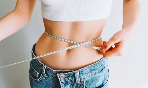 “Ăn thêm một hạt cơm cũng thấy tội lỗi”: Bé gái 14 tuổi ám ảnh ngoại hình, ép cân từ 49kg xuống 35kg, cơ thể suy nhược đến mức phải nghỉ học