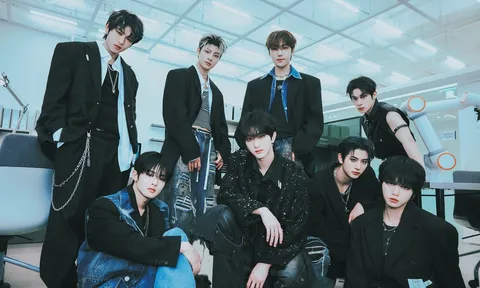 Nam thần tượng K-pop sốc vì bị fan nữ cưỡng hôn giữa sự kiện, video lan truyền khiến dư luận phẫn nộ