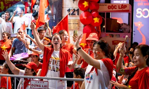 Chùm ảnh: Một "đêm trắng” hân hoan đón chờ Đại lễ A80 của dân tộc