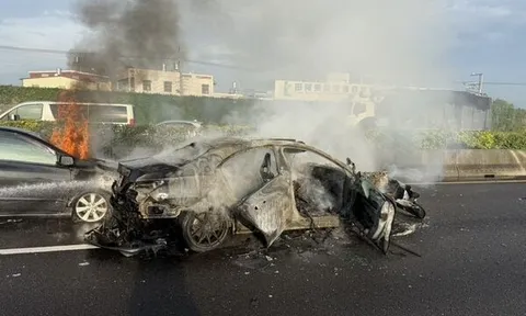 Thiếu niên 18 tuổi lén lấy Mercedes-Benz của gia đình đi chơi, chỉ một cú va chạm định mệnh khiến cả chiếc xe cháy rụi và cái kết đau lòng