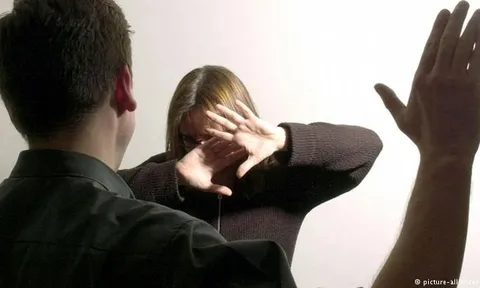 Tưởng đã thoát khỏi mối tình mệt mỏi, người phụ nữ 40 tuổi không ngờ bạn trai theo tận sang nước ngoài để gieo thảm kịch