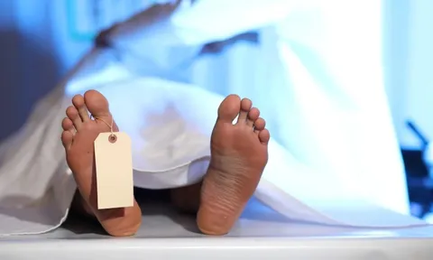 Chuẩn bị an táng con trai, gia đình sốc nặng khi thấy cậu bất ngờ... tỉnh lại giữa tang lễ: Phía bệnh viện nói gì?