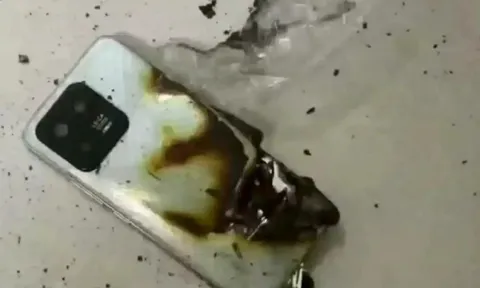 Camera ghi lại khoảnh khắc điện thoại bất ngờ phát nổ khiến bé trai 3 tuổi bỏng nặng, gia đình khẩn cầu câu trả lời từ hãng sản xuất