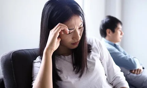 Sau khi sinh con, chồng lạnh nhạt còn chê “Người gì đâu mà xuống cấp nhanh thế”, tôi rơi vào ám ảnh ngoại hình đến trầm cảm, mất ngủ
