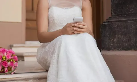 Bạn thân làm phù dâu nhưng lại “mất tích” 10 ngày trước lễ cưới, đăng bức ảnh này lên MXH khiến cô dâu vừa hoảng loạn vừa ê chề