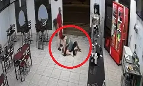 Tên cướp chọn nhầm “con mồi”, bị cô gái 25 tuổi quật ngã và khóa chặt bằng đòn võ hiểm hóc ngay giữa quán ăn