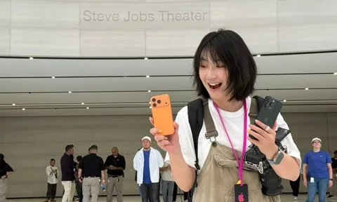 Một công ty gây bão mạng xã hội khi "chơi lớn": Tặng iPhone 17 Pro Max cho toàn bộ nhân viên, kể cả thực tập sinh mới vào làm