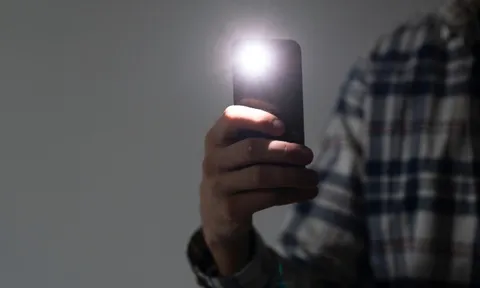 Tức giận vì con gái bị quay lén, tống tiền, người cha chọn cách trả thù kinh hoàng, làm điều này để che giấu tội ác