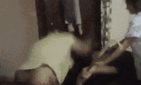 Camera ghi lại cảnh tượng đau lòng: Giận dữ vì bị mẹ cắt Internet, nghịch tử tấn công khiến bà tử vong trong căn bếp gia đình