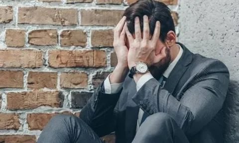 Mở điện thoại lên, tôi chết lặng khi thấy những dòng tin nhắn khiến gia đình sụp đổ