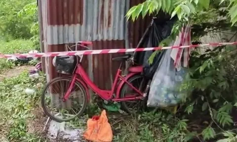 Thi thể đàn ông vô gia cư được phát hiện trong túp lều bỏ hoang, trên người mặc chỉ mặc đồ lót