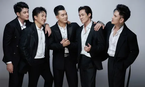 Ca sĩ Khánh Phương đến làm việc với Công an TP.HCM