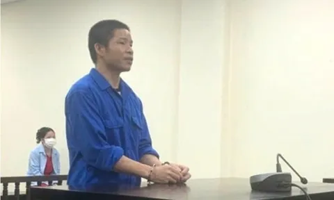 Đòi 1 tỷ đồng bất thành, người đàn ông cầm dao đâm bạn gái cũ giữa quán cà phê