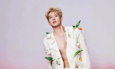 Nam ca sĩ bất ngờ trượt tay, ngã nhào xuống sân khấu khi đang biểu diễn khiến khán giả thót tim