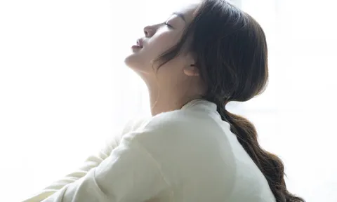 Nằm viện trong cô đơn, tôi nhắn tin cho chồng cũ “em mệt quá, muốn gặp anh” rồi bật khóc khi thấy anh trả lời điều này
