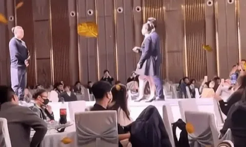 Vợ chồng trẻ quyết định làm điều gây sốc khi tổ chức tiệc... ly hôn, mời khách đến nhận lại tiền mừng