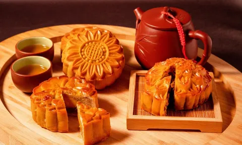 Dẫn bạn trai về ra mắt đêm Trung thu, chỉ một nhát dao cắt bánh mà mẹ tôi lặng người