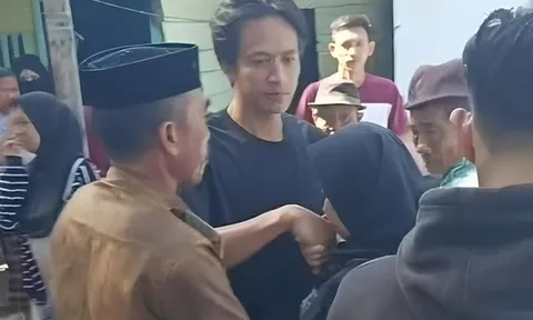 Phát hiện vợ ngoại tình, chồng tổ chức nghi lễ "trao" vợ cho nhân tình