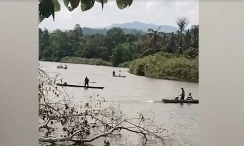 Giặt đồ bên sông, người phụ nữ bất ngờ bị cá sấu tấn công, vùng vẫy trong tuyệt vọng